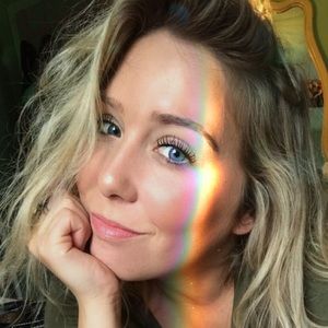 Meet your Posher, Maeve